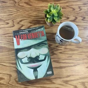 5/$10 📚 V For Vendetta Graphic Novel by Alan Moore | Paperback book
